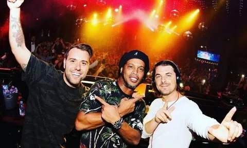 Bí mật sau những bữa tiệc của Ronaldinho