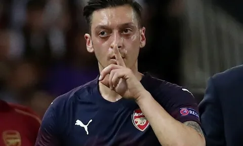 Bị tân binh "đe dọa", Ozil nói gì?
