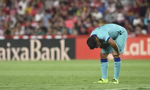 Chấn động ở Los Cármenes, sự trở lại của Messi không cứu nổi Barca thảm hại