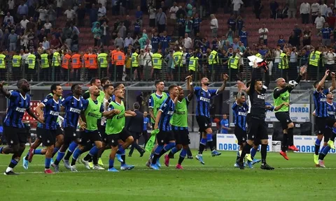 'Nghệ sĩ hài' khai hỏa, Inter Milan vùi dập Lecce trận mở màn