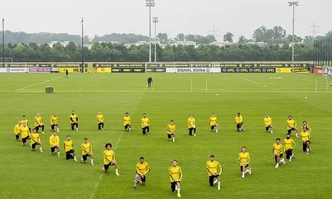 Dàn sao Dortmund phản đối vấn nạn phân biệt chủng tộc