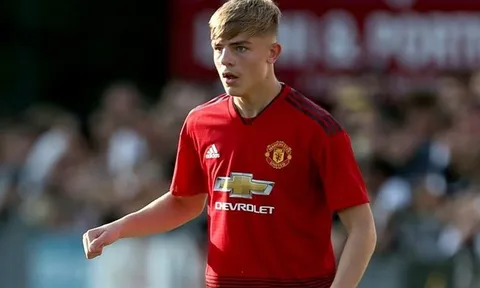 Brandon Williams - 'kẻ thách thức' vị trí của Luke Shaw là ai?