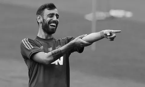 Bruno Fernandes cười tít mắt, sẵn sàng cho trận đại chiến Sevilla