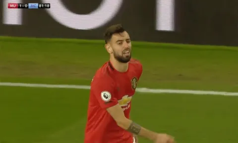 Bruno Fernandes tội nghiệp! 'Gãy tay' vì các cầu thủ Man Utd