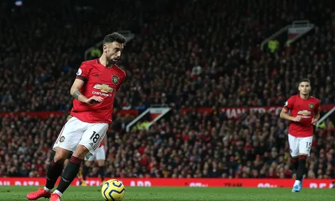 Man Utd đụng Chelsea, Carragher cảnh báo một cái tên