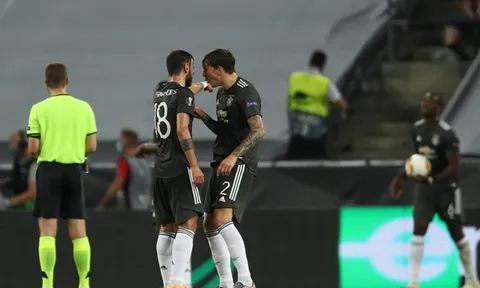 Bị Bruno mắng ngay trên sân, Lindelof 'phản dame' cực gắt
