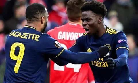 18 tuổi và chỉ đá 4 trận, 'báu vật' Arsenal đã 'tàn phá' Europa League