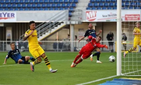 Bùng nổ với cú hat-trick, Sancho phá kỷ lục ghi bàn của Havertz
