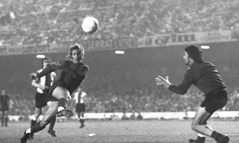 De Jong và hàng loạt ngôi sao Hà Lan từng khoác áo Barca: Huyền thoại đại tài của làng túc cầu