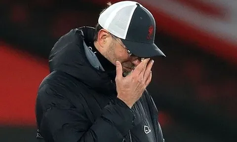 Cá cược với 'tấm chiếu mới', Klopp bị lật kèo phải đầu hàng