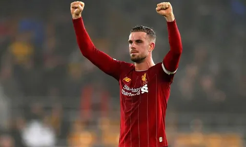 Các cầu thủ Liverpool hành động ý nghĩa giữa mùa dịch