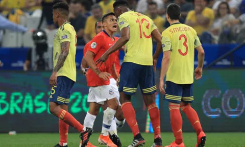Alexis Sanchez "đấu võ đài" với "Gã hộ pháp" cao 1m95