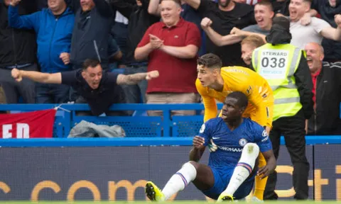 Kepa có hành động cực ý nghĩa với "tội đồ" Chelsea