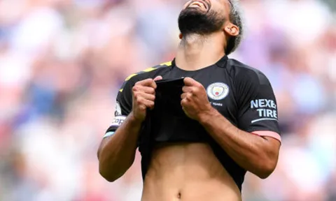 Đây! Tình huống VAR đã "trợ giúp" Aguero và Man City chiến thắng