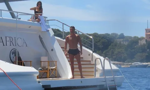 Ronaldo bạo chi 180 nghìn bảng/tuần thuê siêu du thuyền xa xỉ!