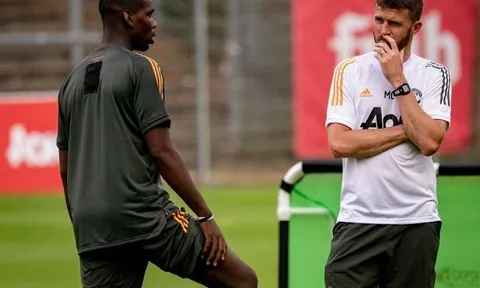 Carrick làm việc riêng với Pogba, Man Utd căng sức trong buổi tập cuối
