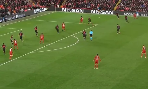 CHOÁNG! Lộ hình ảnh gây sốc ở bàn mở tỉ số của Liverpool