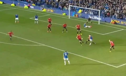 XONG! Rõ lý do Everton bị tước đoạt bàn thắng trước Man Utd