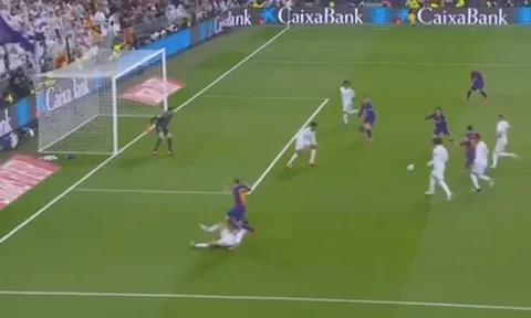 Cựu sao Chelsea làm, người cũ Liverpool phá, derby Super Lig bất phân thắng bại