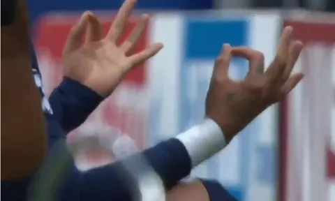 Neymar khởi xướng, toàn đội PSG 'chế nhạo' Erling Haaland