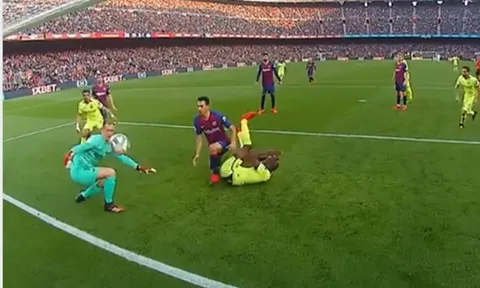 Lập "siêu phẩm" cứu thua, người nhện Barca giữ 3 điểm ở lại Camp Nou