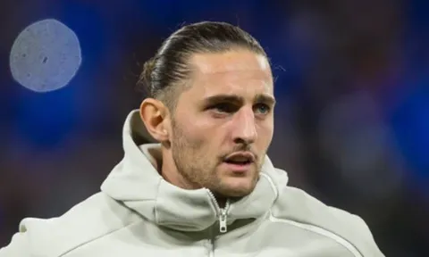 Man Utd mua tiền vệ từ Juventus: Gặp khó vì mẹ của ngôi sao