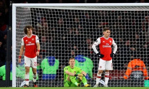 Thua thảm, fan Arsenal điên tiết: "Tống khứ ngay tên của nợ đó"