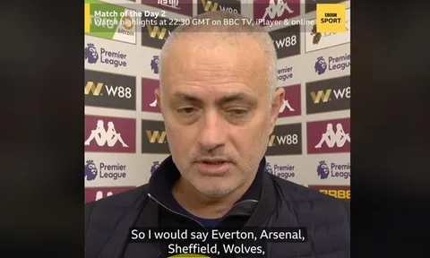 Tottenham thắng may mắn, Mourinho tiếp tục 'cà khịa' Man Utd