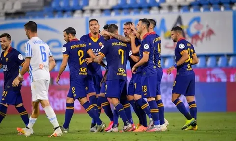 Giúp Roma đánh tennis, sao Man Utd được ngợi khen
