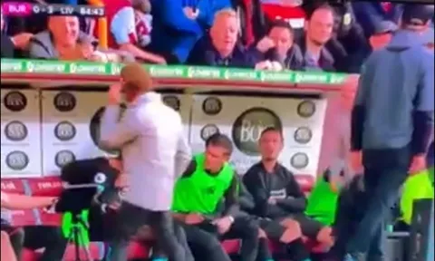SỐC: Vì Salah, Sadio Mane điên tiết quát thẳng mặt Klopp