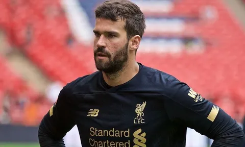 HLV thủ môn cập nhật tình hình chấn thương của Alisson Becker