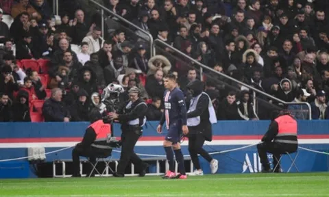 Hudson-Odoi nói gì về bức ảnh nổi tiếng cùng Samuel Eto'o?