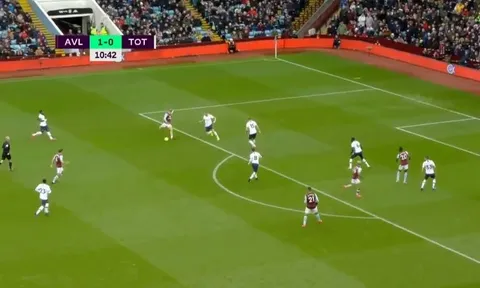 Chỉ 20 phút trận Villa - Tottenham, Man Utd đã rõ 'vấn đề' của Grealish?