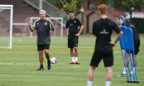 "Cậu ấy rất giống Carrick. Tôi không biết cậu ấy sẽ tới Man Utd"