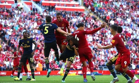 'Cậu ta là người thường, còn Van Dijk là siêu sao'