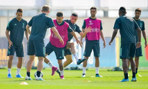 Cầu thủ đặc biệt xuất hiện trên sân tập trước khi Juve sang TBN