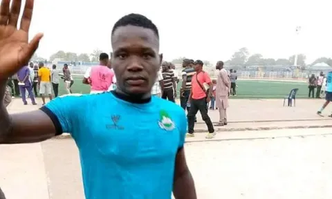 Cầu thủ Nigeria qua đời sau khi va chạm với đối thủ