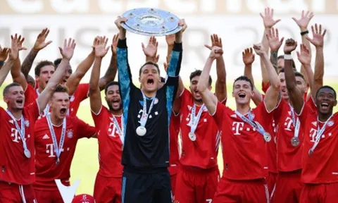 "Cầu vồng" xuất hiện, Bayern thắng hủy diệt trong ngày nâng chiếc đĩa bạc Bundesliga