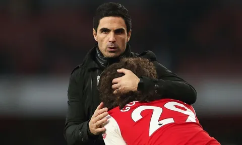 CĐV Arsenal khóc than: "Chúng ta đã sai phạm gì với các vị thần bóng đá?"