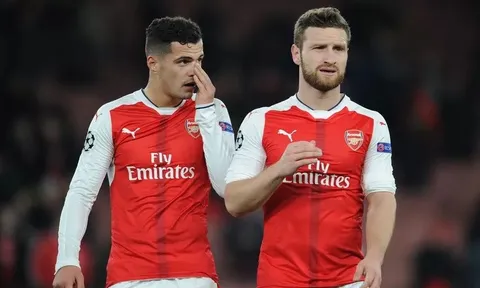 CĐV Arsenal: "Tất cả là nhờ vào Mustafi và Xhaka"