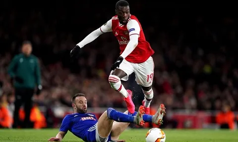CĐV Arsenal: "Vô dụng. Tệ hại. Hắn ta là một trò hề"