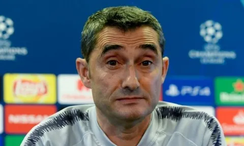 CĐV Barca: Hãy bán ngay cái tên ấy đi!