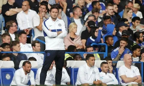 CĐV Chelsea: "Trông anh ta thật tệ hại. Hết thời rồi"