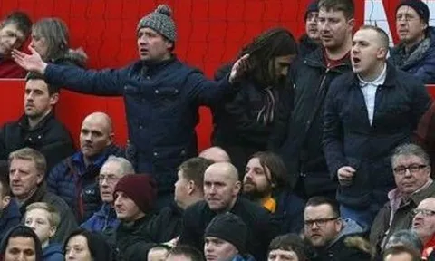 CĐV Man Utd đáp trả màn "đá xoáy" của Lukaku thế nào?