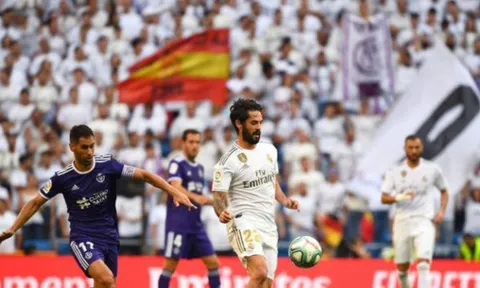 CĐV làm điều khó tin với thầy trò Zidane trong ngày hoà Valladolid