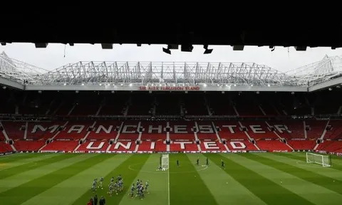CĐV Man Utd: "Bán quách miễn phí cái tên đó đi"