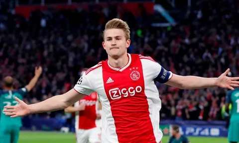 CĐV Man Utd bất ngờ "chê" De Ligt vì 2 ngôi sao
