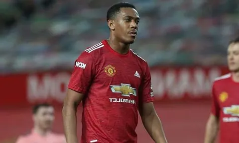 CĐV Man Utd phẫn nộ, đòi tống khứ 1 cái tên khỏi OTF sau trận Sheffield