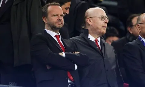 CĐV Man Utd "sôi máu" khi nhìn Arsenal mua sắm
