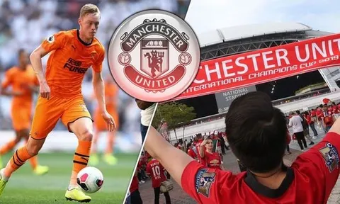 CĐV Man Utd: "Thật xấu hổ khi chúng ta không ký HĐ với cậu ấy"